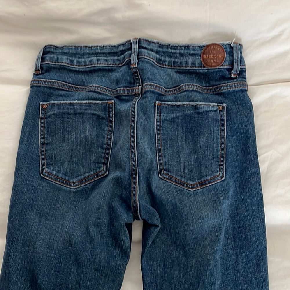 ZARA / raw hem medium wash skinny ankle jeans / 6